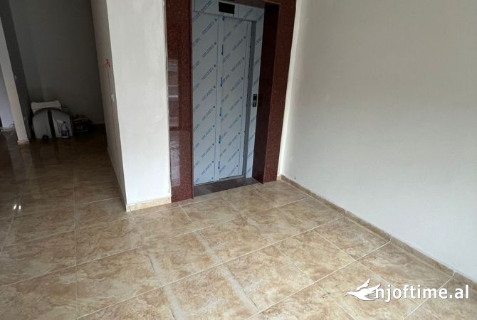 Ambient biznesi me qera 3+1 ne Tirane - 2,000 Euro