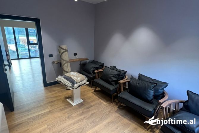 Ambient biznesi me qera 3+1 ne Tirane - 1,200 Euro