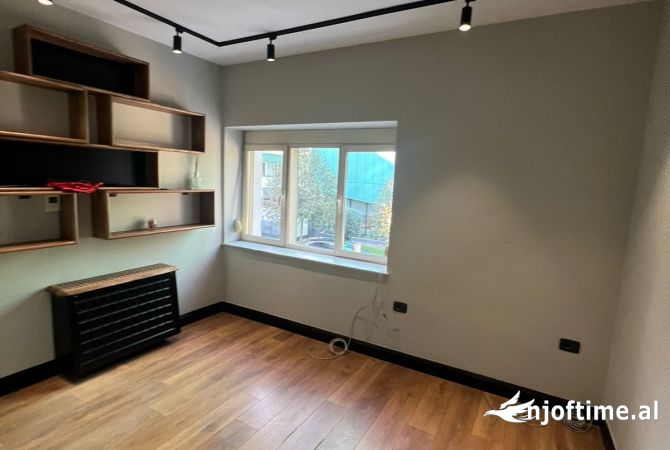 Ambient biznesi me qera 3+1 ne Tirane - 1,200 Euro