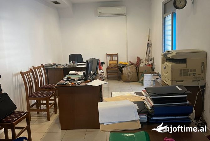 Ambient biznesi me qera 3+1 ne Tirane - 30,000 Leke