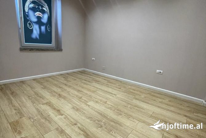 Ambient biznesi me qera 3+1 ne Tirane - 700 Euro