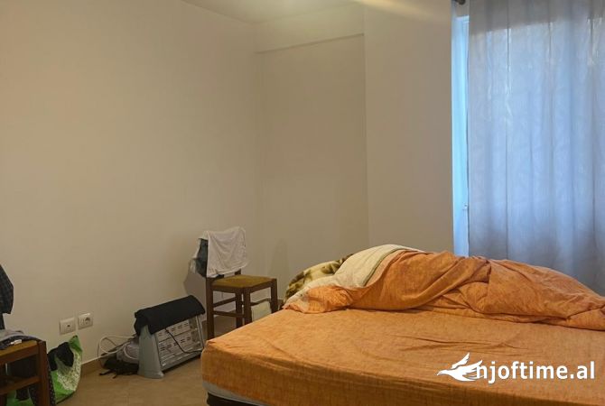 Ambient biznesi me qera 2+1 ne Tirane - 110,000 Leke