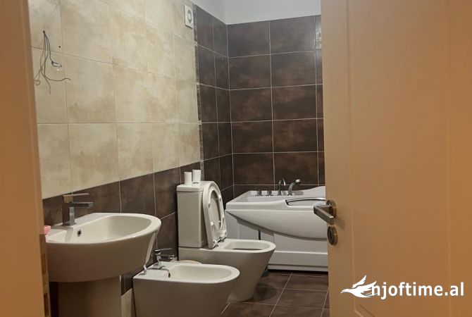 JEPET AMBIENT PER ZYRA ME QERA