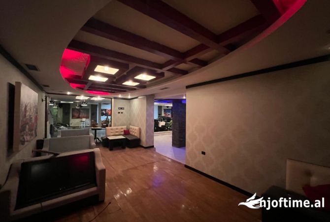 Ambient biznesi me qera 2+1 ne Tirane - 950 Euro