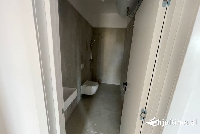 Ambient biznesi me qera 3+1 ne Tirane - 1,200 Euro