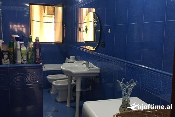 Shtepi me qera Apartament ne Tirane, 3+1, Mobilimi E mobiluar, Pagesa 650  Euro.