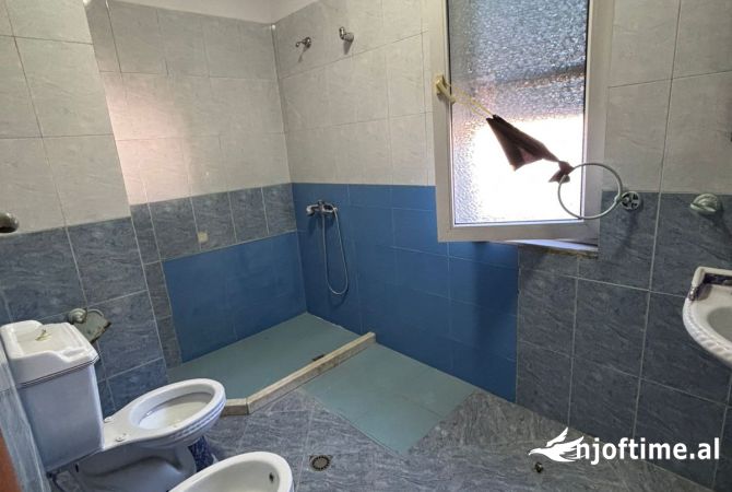 Ambient biznesi me qera 3+1 ne Tirane - 850 Euro