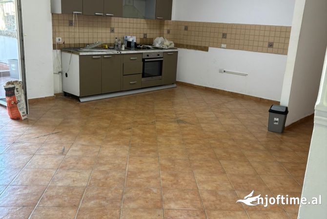 Ambient biznesi me qera 3+1 ne Tirane - 850 Euro