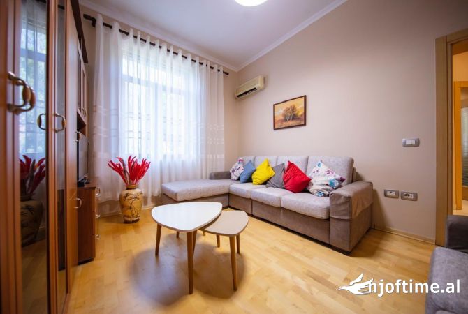 Shtepi me qera Apartament ne Tirane, 1+1, Mobilimi E mobiluar, Pagesa 580  Euro.
