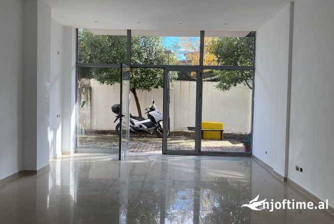 Ambient biznesi me qera 1+1 ne Tirane - 300 Euro