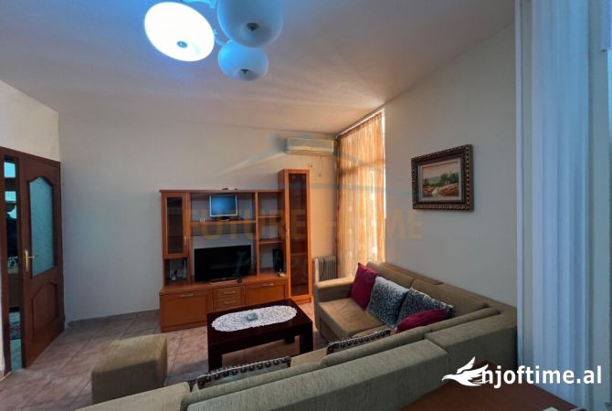 Shtepi me qera 2+1 ne Tirane - 550 Euro