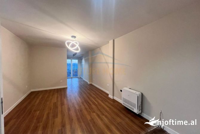 Ambient biznesi me qera 3+1 ne Tirane - 1,200 Euro