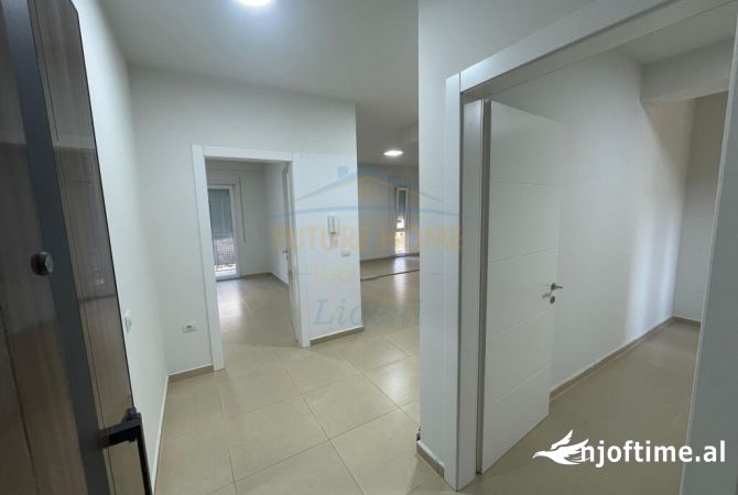 Ambient biznesi me qera 3+1 ne Tirane - 1,200 Euro