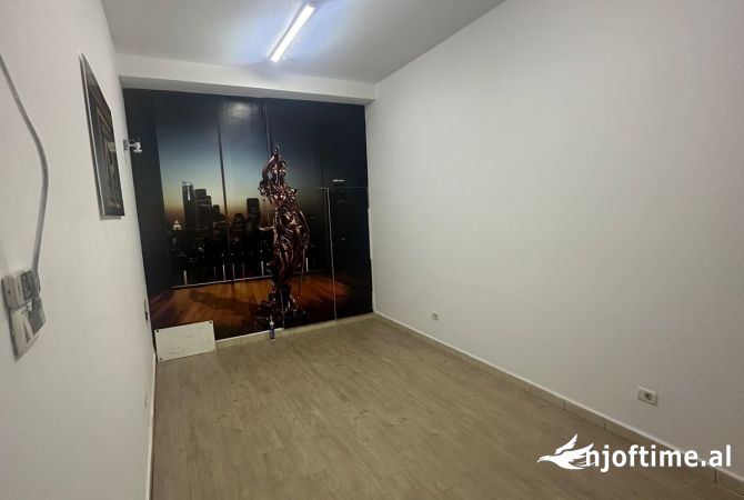 Ambient biznesi me qera 3+1 ne Tirane - 350 Euro
