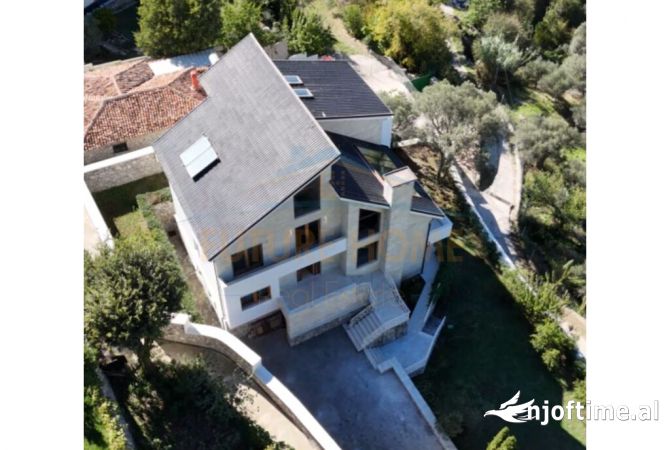 Shtepi me qera 6+1 ne Tirane - 3,400 Euro