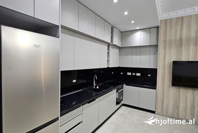 Shtepi me qera 2+1 ne Tirane - 1,700 Euro