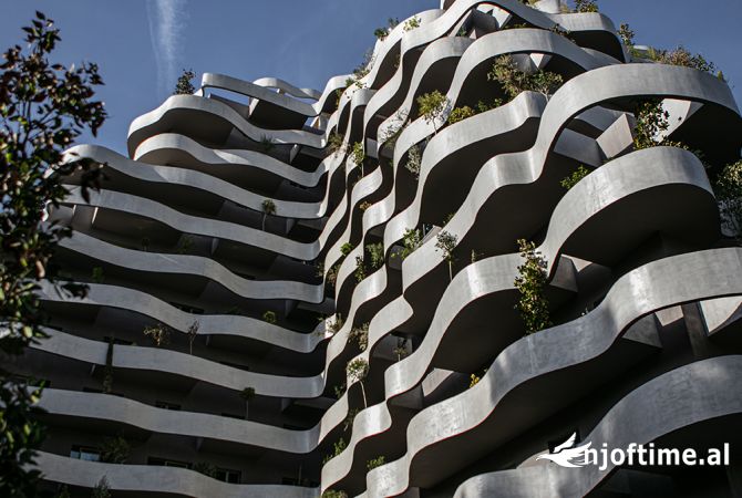 Ambient biznesi me qera 3+1 ne Tirane - 2,700 Euro