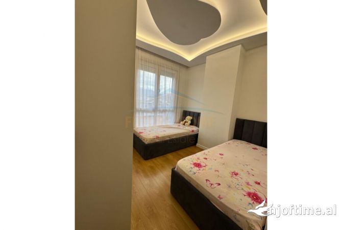 Shtepi ne shitje Apartament ne Tirane, 2+1, Mobilimi E mobiluar, Pagesa 162,000  Euro.