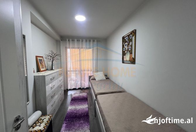 Shtepi ne shitje Apartament ne Tirane, 3+1, Mobilimi E mobiluar, Pagesa 155,000  Euro.