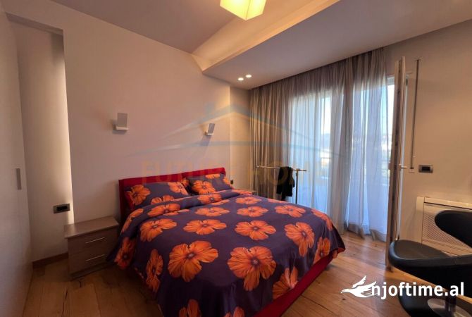 Shtepi me qera Vila Luksoze ne Tirane, 3+1, Mobilimi E mobiluar, Pagesa 4,000  Euro.