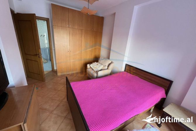 Shtepi ne shitje Apartament ne Tirane, 2+1, Mobilimi E mobiluar, Pagesa 127,000  Euro.