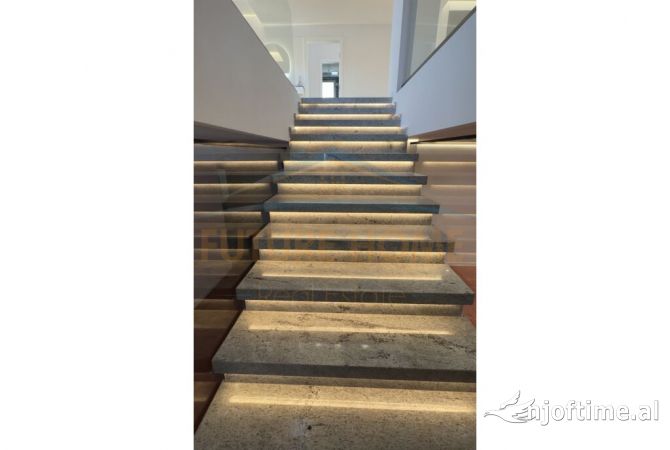 Shtepi me qera Vila Luksoze ne Tirane, 6+1, Mobilimi E mobiluar, Pagesa 3,000  Euro.