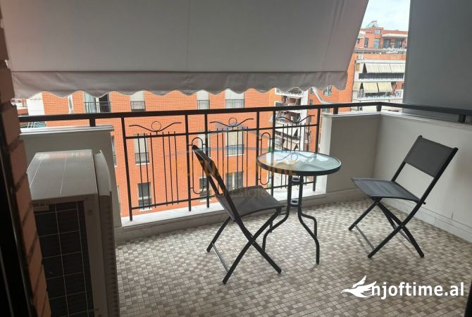 Shtepi me qera Apartament ne Tirane, 2+1, Mobilimi E mobiluar, Pagesa 1,200  Euro.