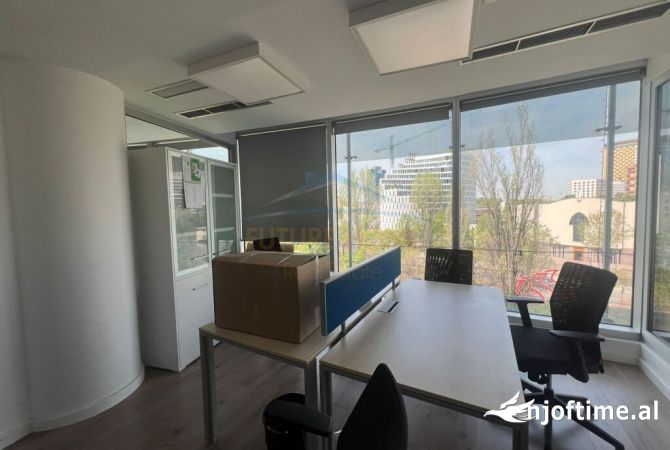 Ambient biznesi me qera 3+1 ne Tirane - 5,800 Euro
