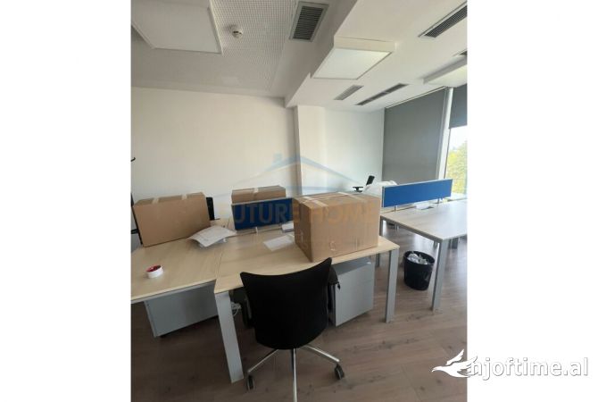 Ambient biznesi me qera 3+1 ne Tirane - 5,800 Euro