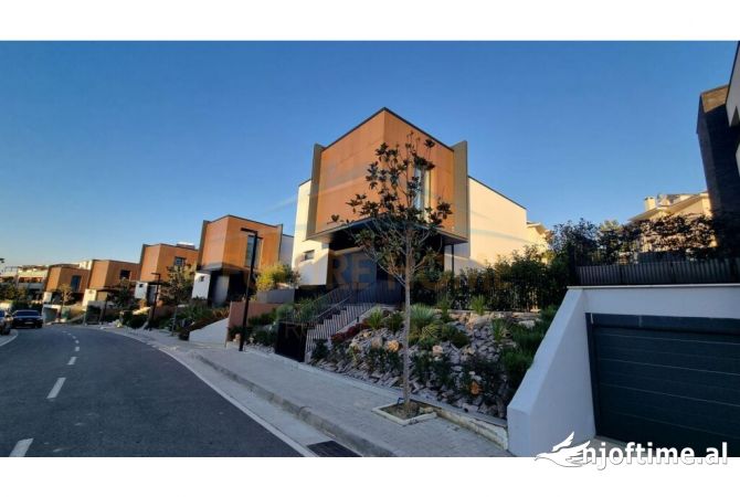 Shtepi ne shitje Vila Luksoze ne Tirane, 4+1, Mobilimi E mobiluar, Pagesa 1,000,000  Euro.