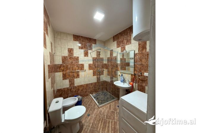 Shtepi me qera Apartament ne Tirane, 2+1, Mobilimi E mobiluar, Pagesa 400  Euro.