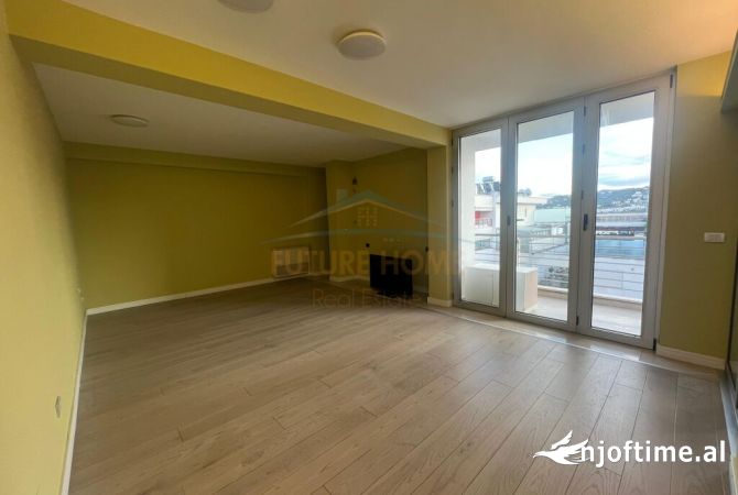 Shtepi me qera Apartament ne Tirane, 3+1, Mobilimi Pjeserisht e mobiluar, Pagesa 2,000  Euro.