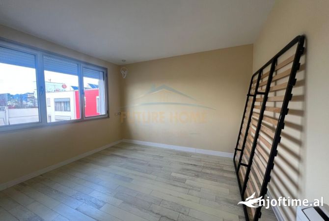 Shtepi me qera Apartament ne Tirane, 3+1, Mobilimi Pjeserisht e mobiluar, Pagesa 2,000  Euro.