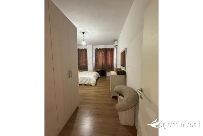 Shtepi ne shitje Apartament ne Tirane, 2+1, Mobilimi E mobiluar, Pagesa 210,000  Euro.