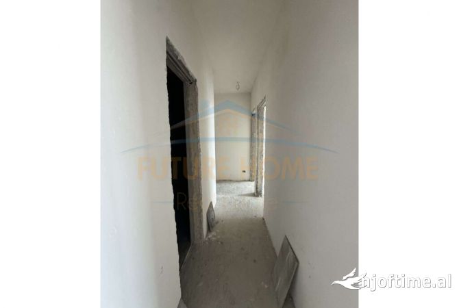 Shtepi ne shitje Apartament ne Tirane, 2+1, Mobilimi Bosh, pa mobiluar, Pagesa 200,000  Euro.