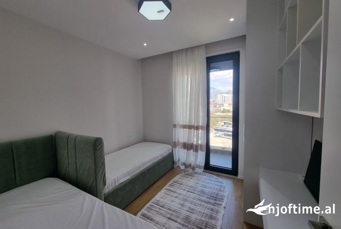 Shtepi me qera Apartament ne Tirane, 2+1, Mobilimi E mobiluar, Pagesa 750  Euro.