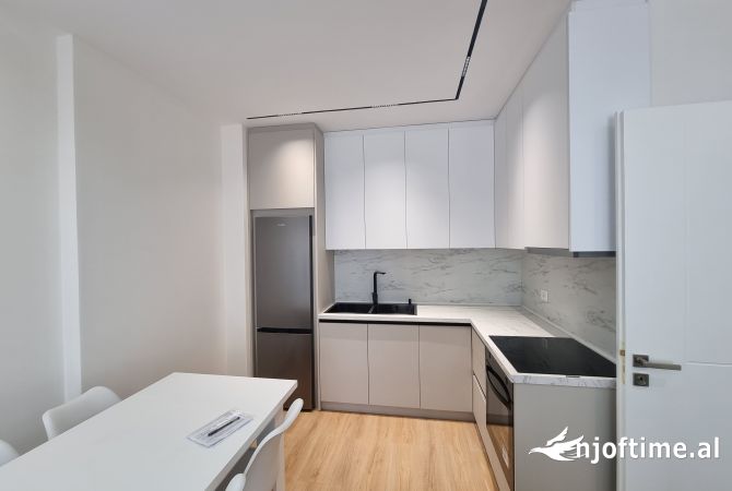 Shtepi me qera Apartament ne Tirane, 2+1, Mobilimi E mobiluar, Pagesa 750  Euro.