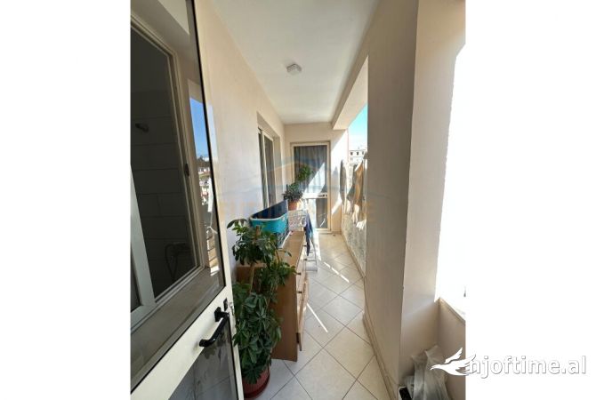 Shtepi ne shitje Apartament ne Tirane, 2+1, Mobilimi E mobiluar, Pagesa 138,000  Euro.