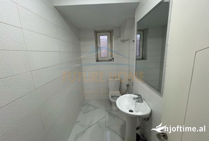 Shtepi ne shitje Apartament ne Tirane, 1+1, Mobilimi Bosh, pa mobiluar, Pagesa 145,000  Euro.