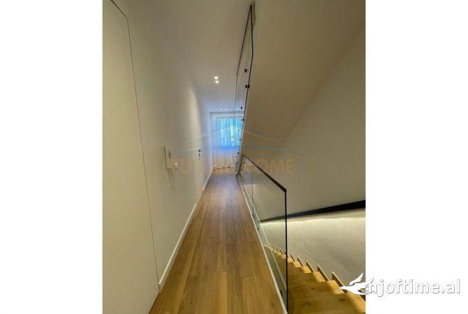 Shtepi me qera Vila Luksoze ne Tirane, 3+1, Mobilimi E mobiluar, Pagesa 3,000  Euro.