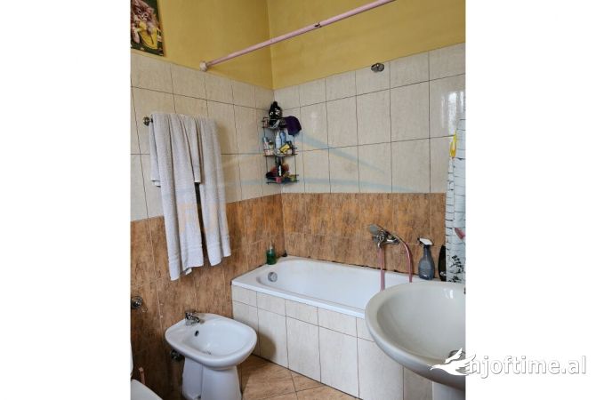 Shtepi me qera Garsoniere ne Tirane - 300 Euro