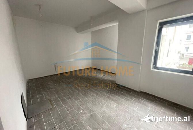 Shtepi ne shitje Apartament ne Tirane, 2+1, Mobilimi Bosh, pa mobiluar, Pagesa 190,000  Euro.