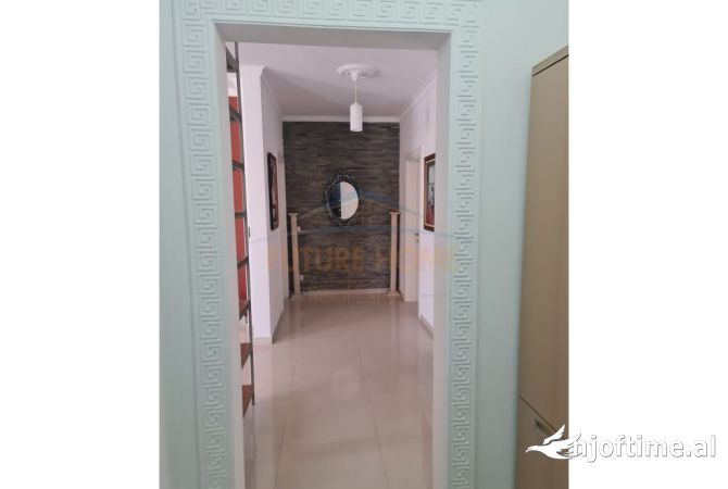 Shtepi me qera 2+1 ne Tirane - 700 Euro