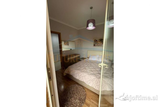 Shtepi ne shitje Apartament ne Tirane, 2+1, Mobilimi E mobiluar, Pagesa 192,000  Euro.