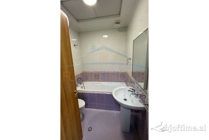 Shtepi ne shitje Apartament ne Tirane, 2+1, Mobilimi E mobiluar, Pagesa 192,000  Euro.