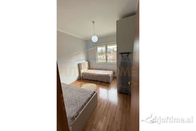 Shtepi ne shitje Apartament ne Tirane, 2+1, Mobilimi E mobiluar, Pagesa 192,000  Euro.