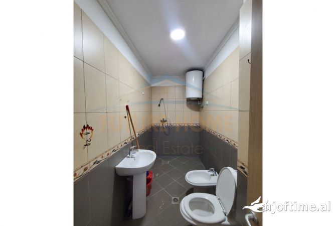 Shtepi ne shitje Apartament ne Tirane, 1+1, Mobilimi Pjeserisht e mobiluar, Pagesa 92,000  Euro.