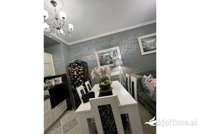 Shtepi ne shitje Apartament ne Tirane, 2+1, Mobilimi E mobiluar, Pagesa 140,000  Euro.