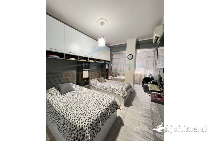 Shtepi ne shitje Apartament ne Tirane, 2+1, Mobilimi E mobiluar, Pagesa 140,000  Euro.