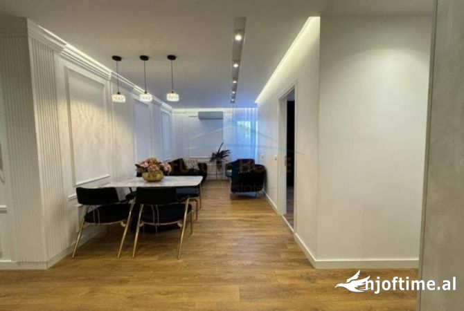 Shtepi ne shitje Apartament ne Tirane, 2+1, Mobilimi E mobiluar, Pagesa 225,000  Euro.
